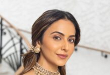 Photos : Rakul Preet Singh Stuns in a Yellow Saree