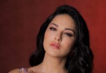 Photos : Sunny Leone Pretty Look